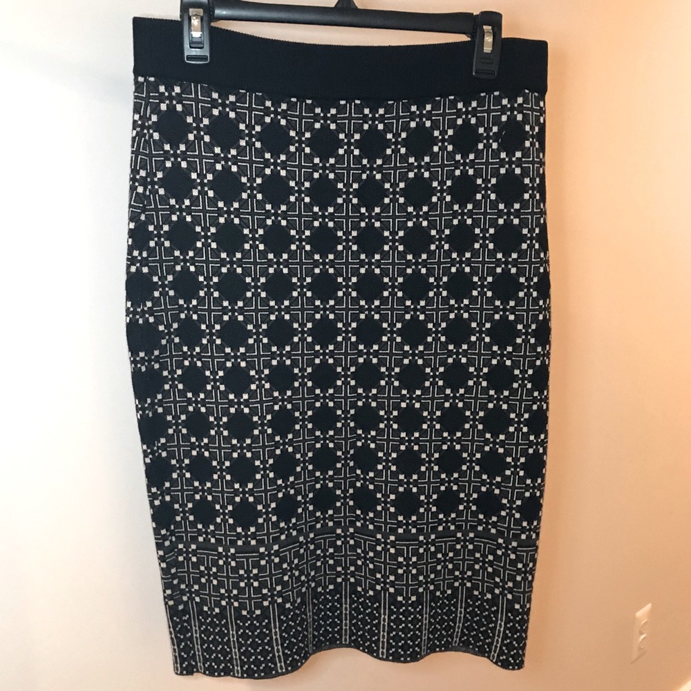 Max Studio geometric knit skirt in size L NWT